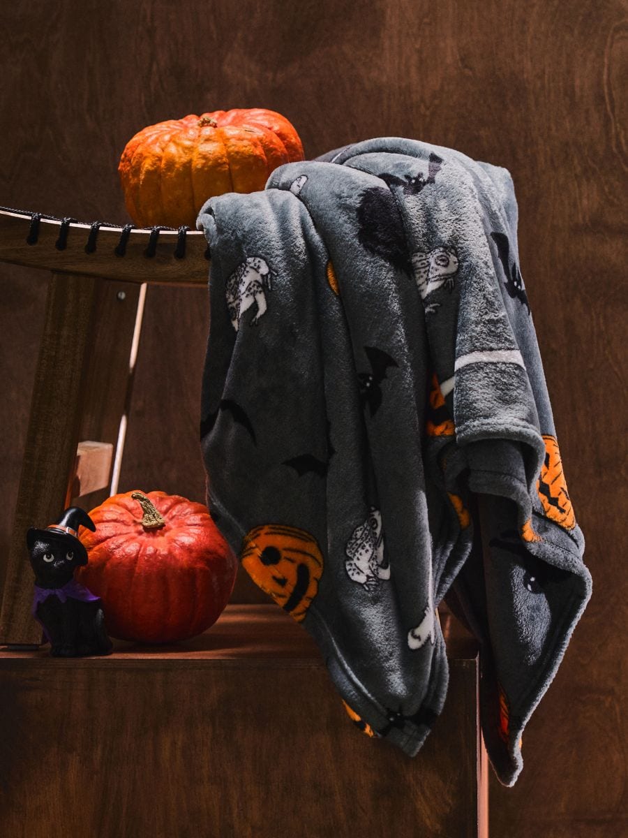 Pătură gri cu motive Halloween - fotografia 1